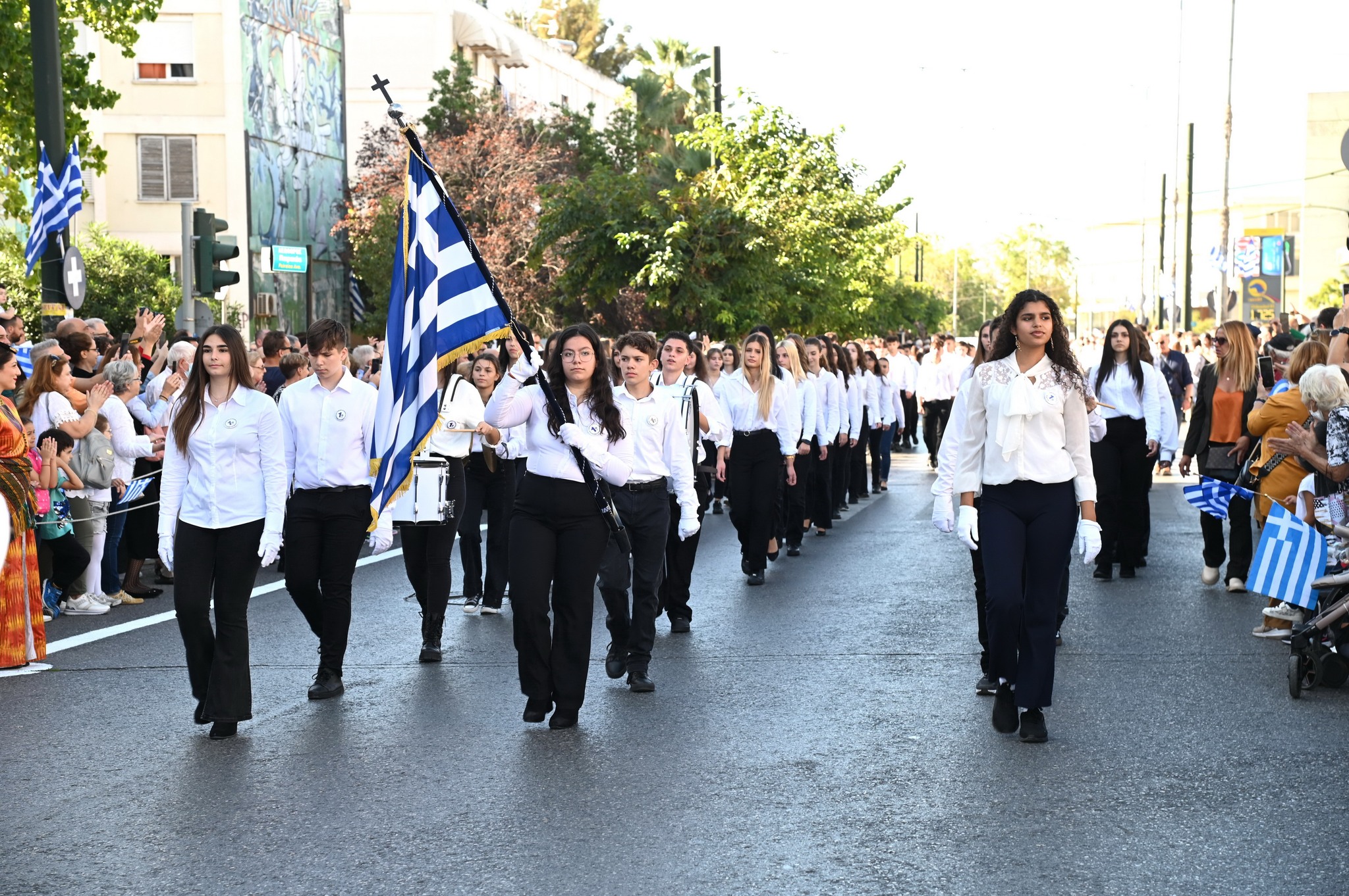 Πόσα παιδιά ξέρουν τι γιορτάζουν την 28η Οκτωβρίου και πόσα "απλά" κάνουν παρέλαση;