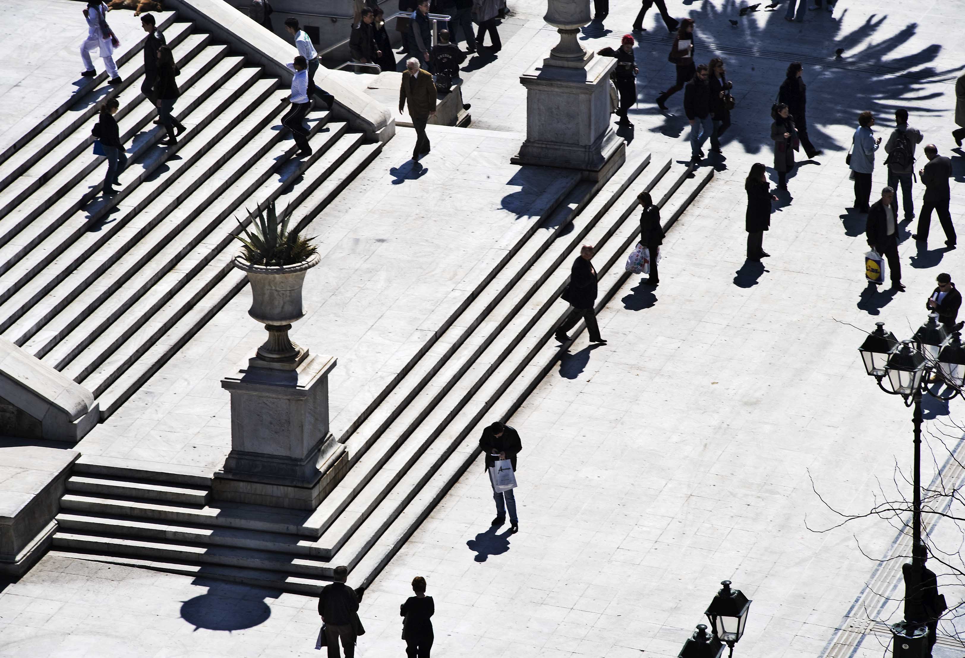 “All Alone”: Ο Γιώργος Μαλεκάκης και η τέχνη της μοναξιάς