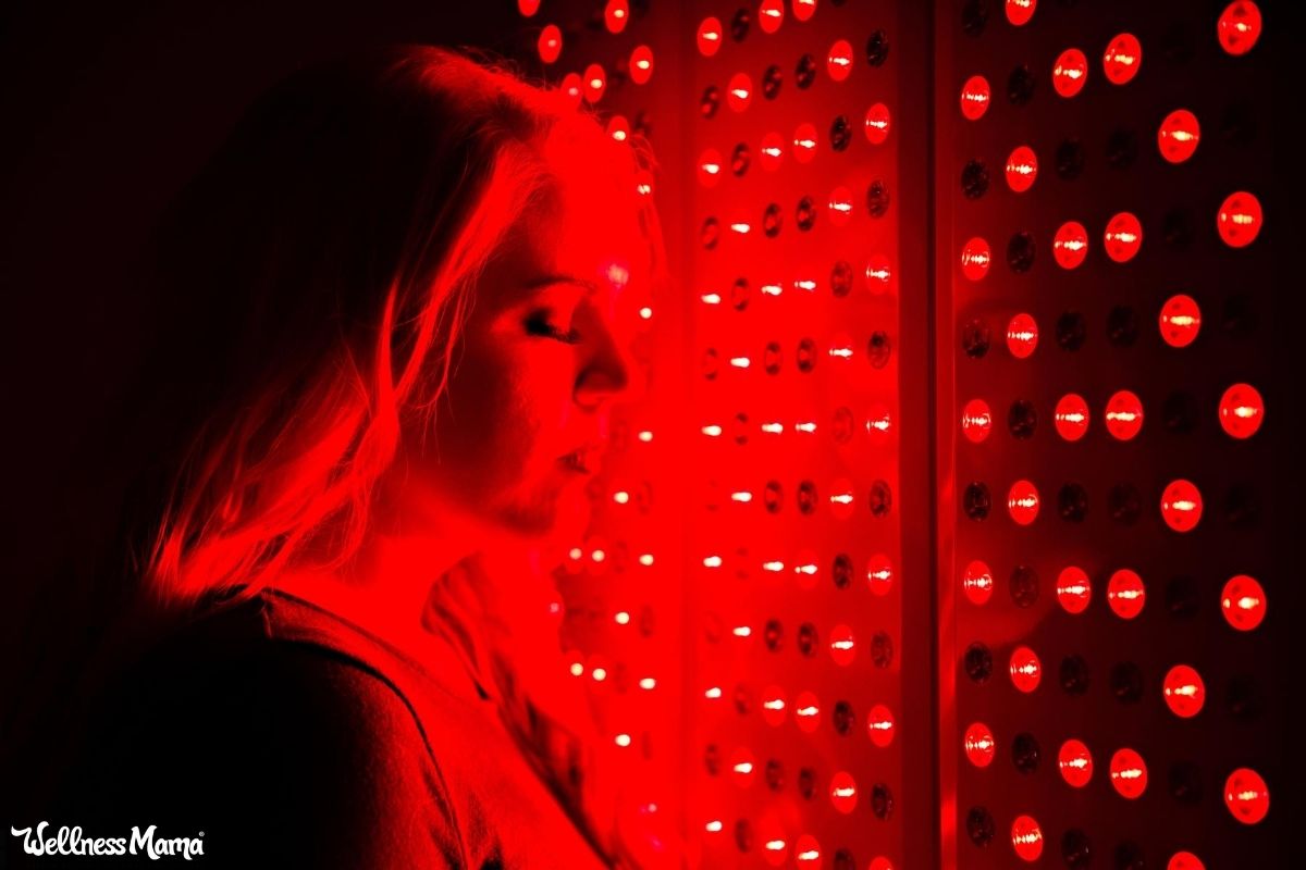 Με το Red Light Therapy γίνεται χαμός, αλλά μην περιμένεις τα θαύματα που βλέπεις στο TikTok