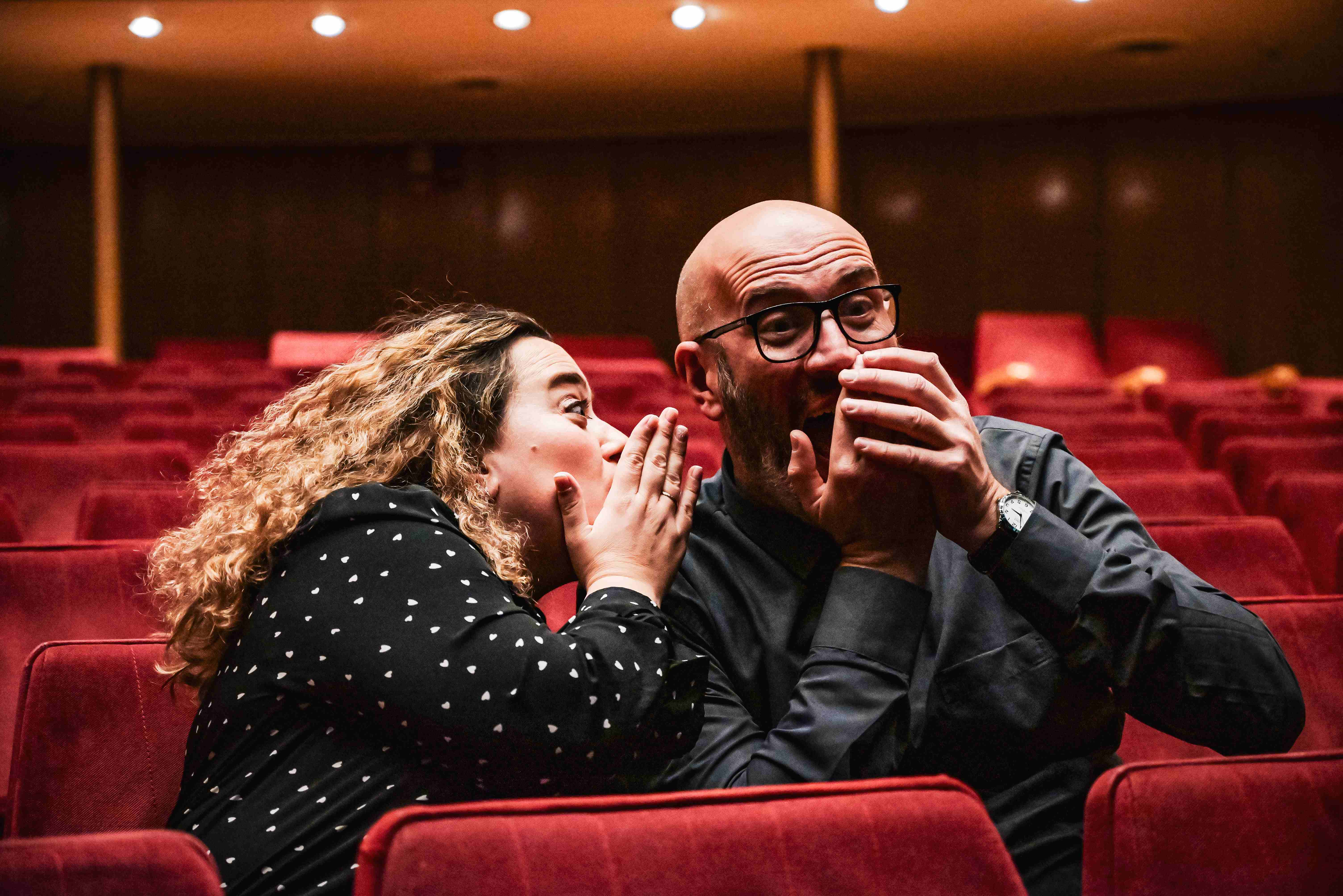 Όταν το stand-up έκανε κόντρα στην κλασική μουσική και η κωμωδία διηύθυνε ορχήστρα