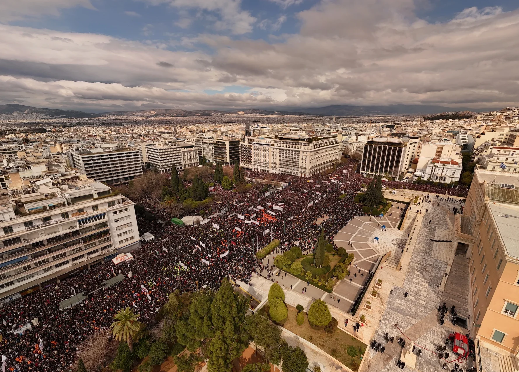 2011 Redux; Οι δρόμοι γεμίζουν ξανά, αλλά ποιος θα εκφράσει την οργή;