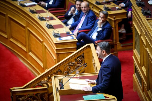 Ο Μητσοτάκης παζαρεύει χωρίς καμία ντροπή στη Βουλή, κι εσύ περιμένεις να αλλάξει ο νόμος περί “ευθύνης υπουργών”